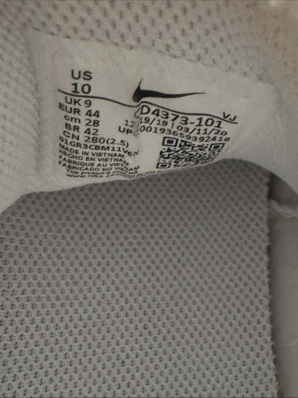 Nike White and Light Cream Men's Athletic Running Shoes